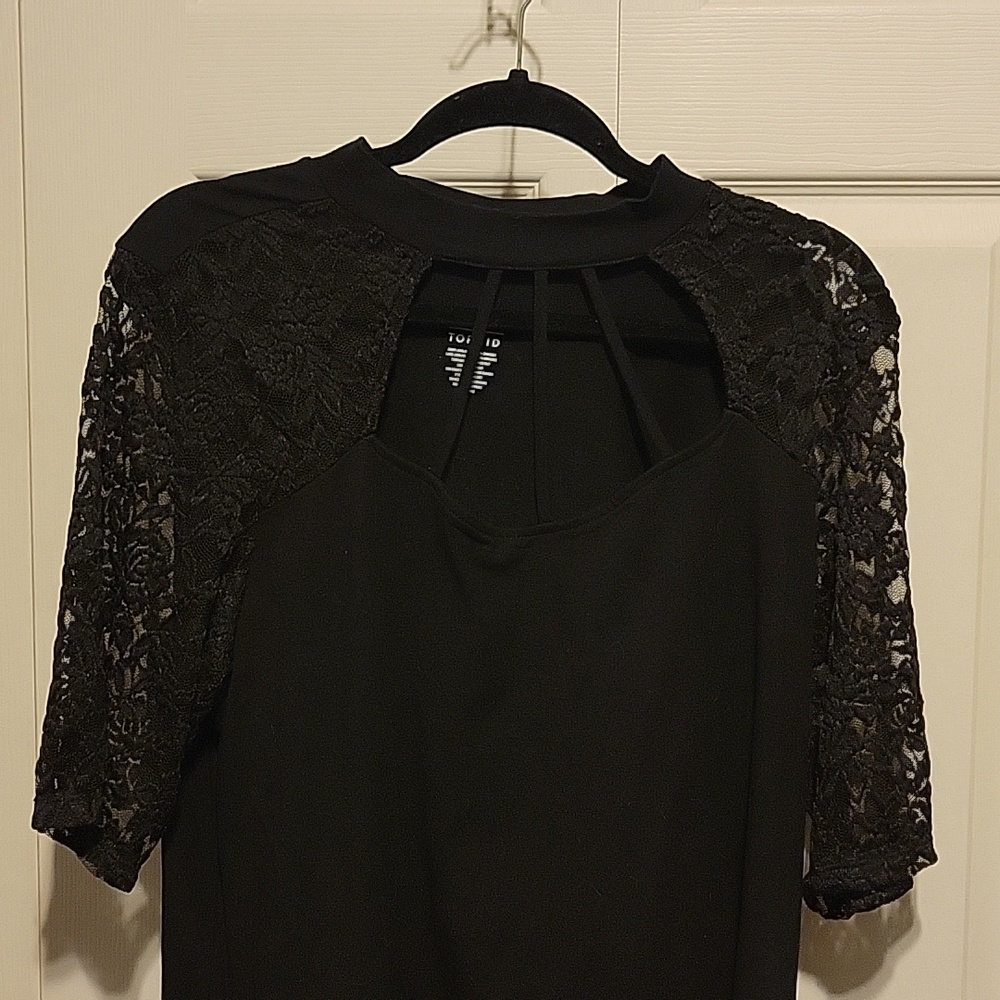 NWOT Torrid Foxy Tee Black Lace Top With Unique Choker Collar